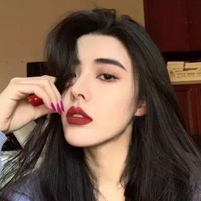 挎斗摩托车里的狗